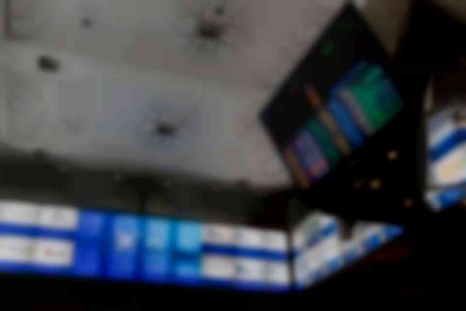 Ibovespa cai 1,38% em meio a tensões geopolíticas e volatilidade do mercado - Otávio Sá Leitão